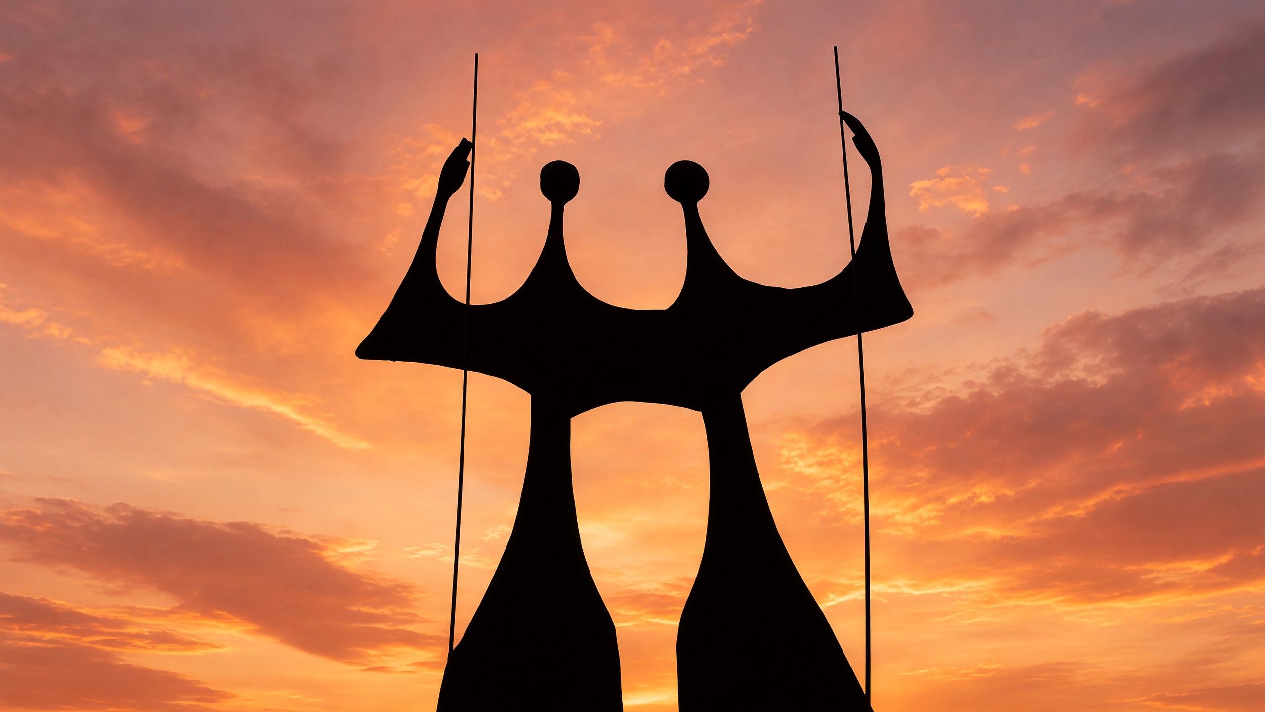 Os Candangos, de Bruno Giorgi, contra o céu do pôr do sol